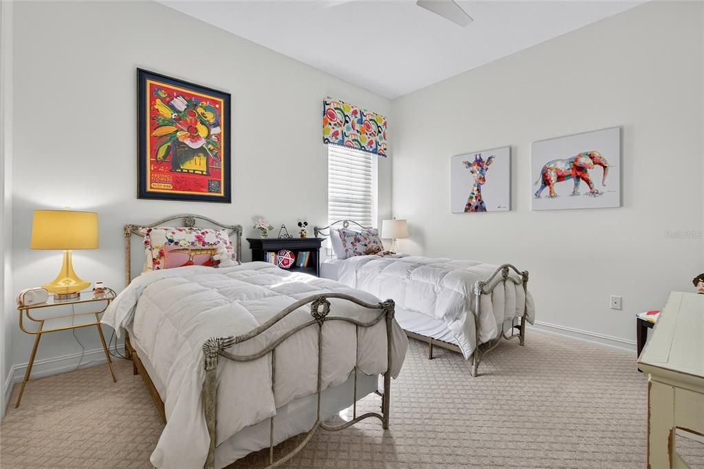 合同活跃: $1,615,000 (4 贝兹, 3 浴室, 3268 平方英尺)