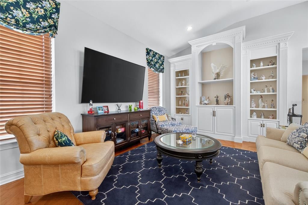 合同活跃: $1,615,000 (4 贝兹, 3 浴室, 3268 平方英尺)