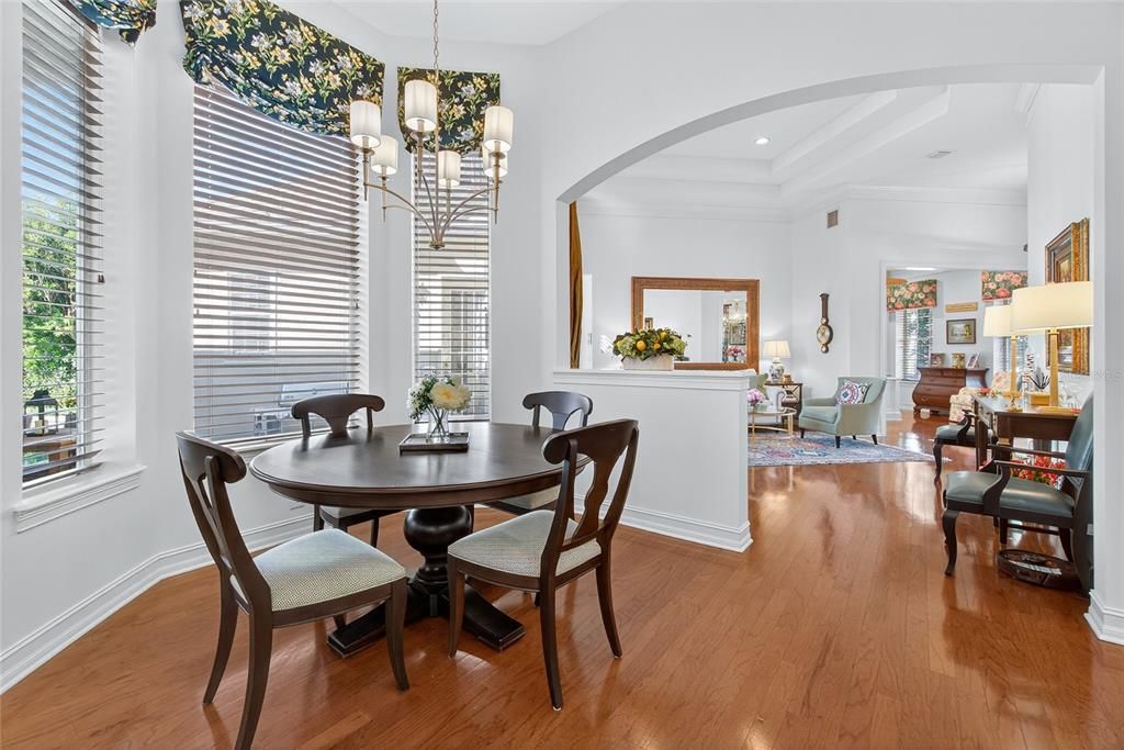 合同活跃: $1,615,000 (4 贝兹, 3 浴室, 3268 平方英尺)