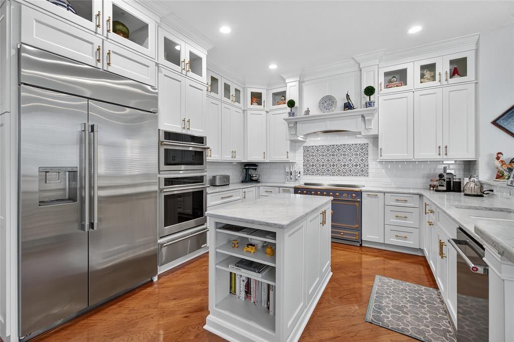 合同活跃: $1,615,000 (4 贝兹, 3 浴室, 3268 平方英尺)