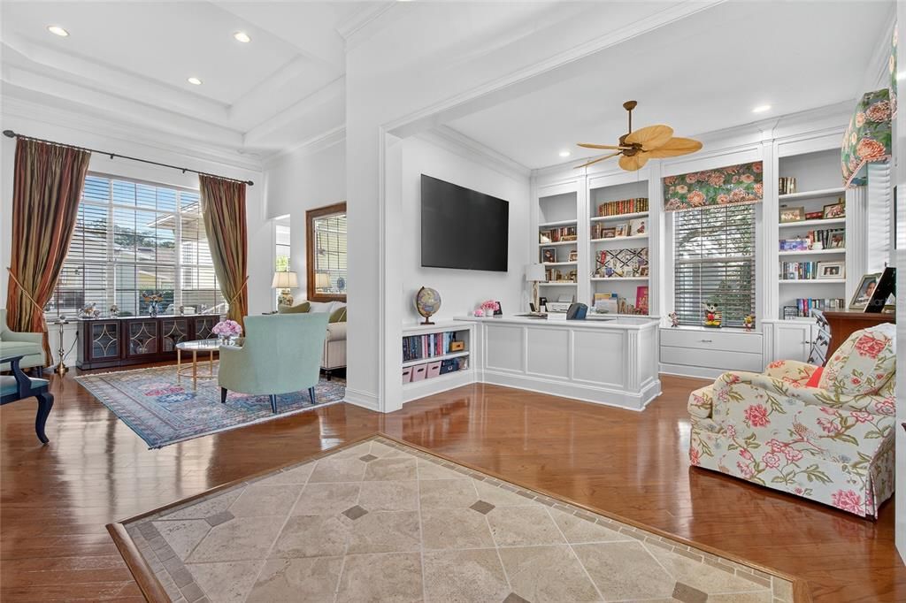 合同活跃: $1,615,000 (4 贝兹, 3 浴室, 3268 平方英尺)