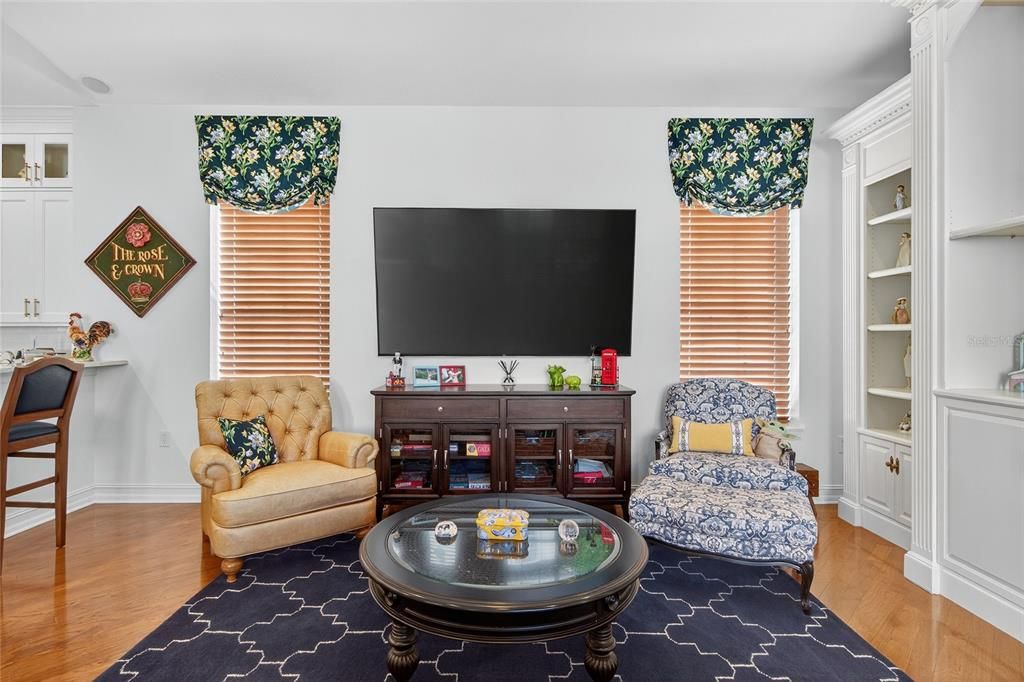 合同活跃: $1,615,000 (4 贝兹, 3 浴室, 3268 平方英尺)