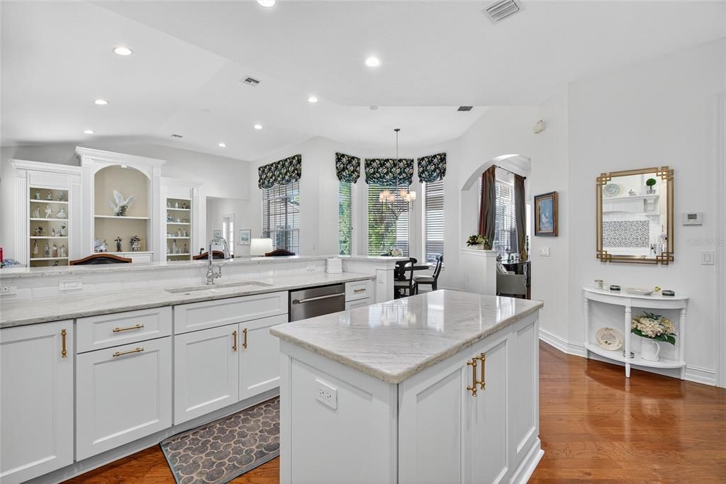 合同活跃: $1,615,000 (4 贝兹, 3 浴室, 3268 平方英尺)