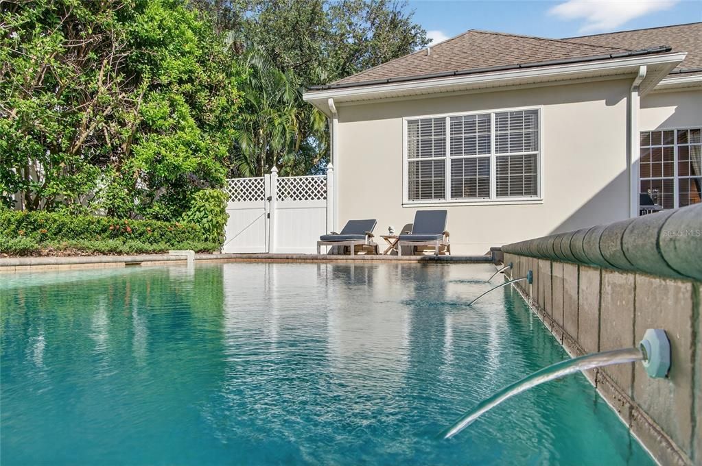 合同活跃: $1,615,000 (4 贝兹, 3 浴室, 3268 平方英尺)