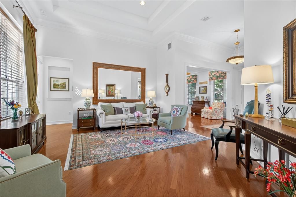 合同活跃: $1,615,000 (4 贝兹, 3 浴室, 3268 平方英尺)