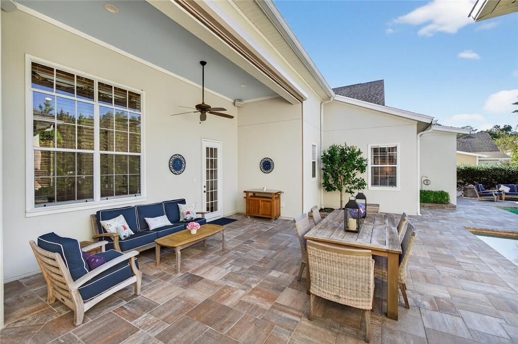 合同活跃: $1,615,000 (4 贝兹, 3 浴室, 3268 平方英尺)