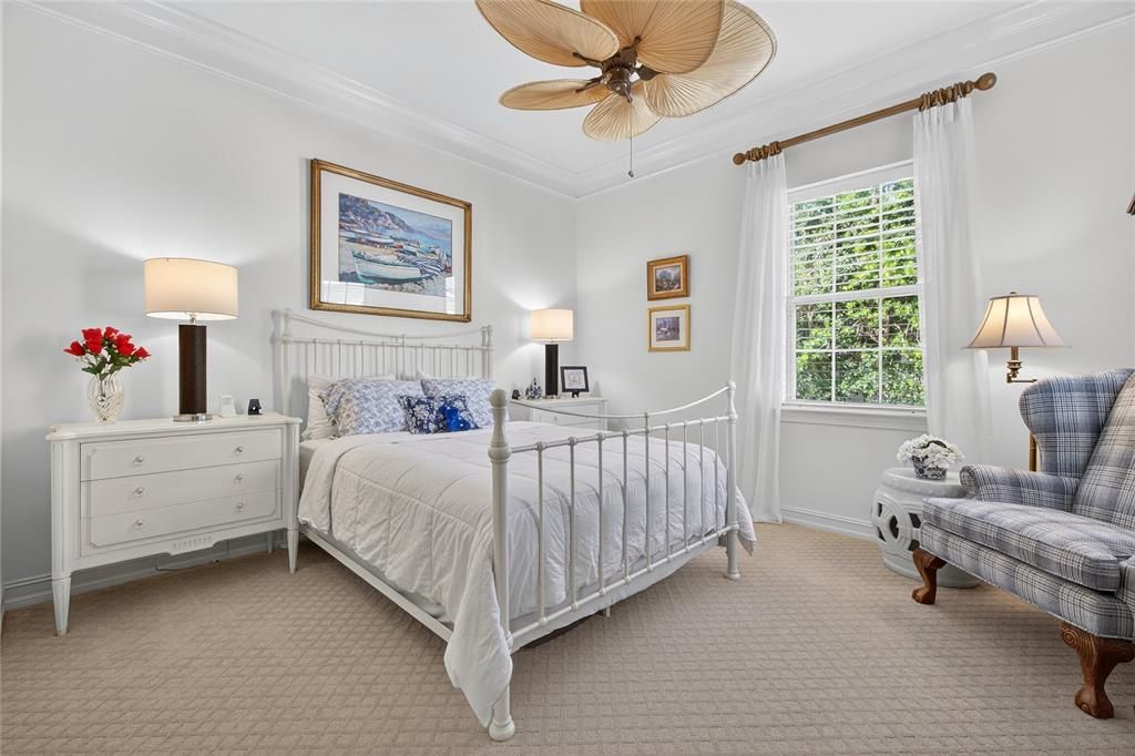 合同活跃: $1,615,000 (4 贝兹, 3 浴室, 3268 平方英尺)