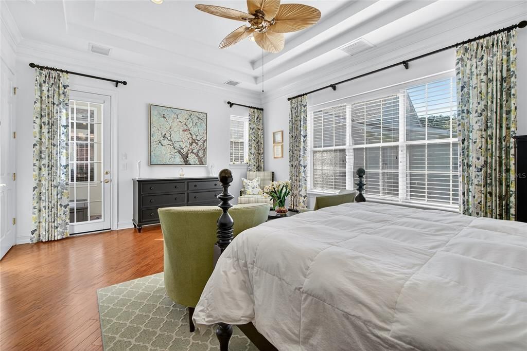 合同活跃: $1,615,000 (4 贝兹, 3 浴室, 3268 平方英尺)