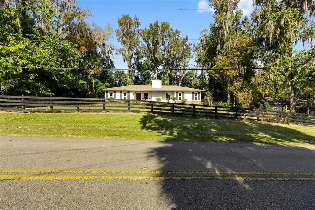 For Sale: $339,000 (2 beds, 2 baths, 1402 Square Feet)