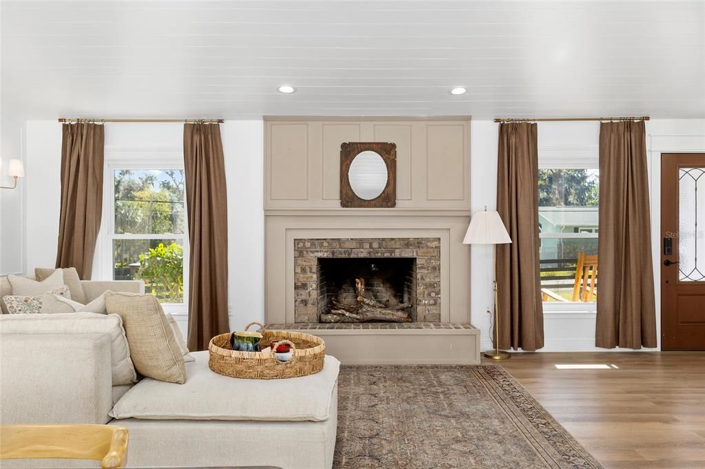 For Sale: $339,000 (2 beds, 2 baths, 1402 Square Feet)