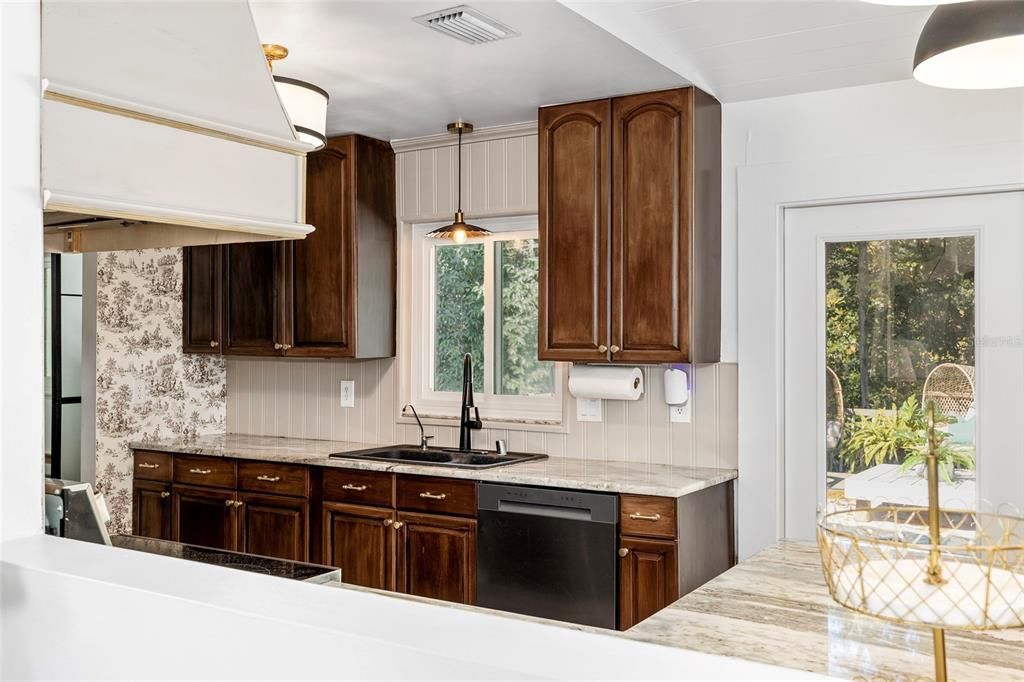 For Sale: $339,000 (2 beds, 2 baths, 1402 Square Feet)