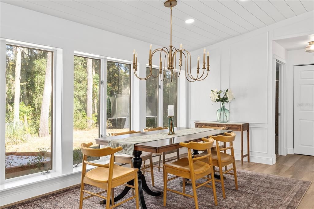 For Sale: $339,000 (2 beds, 2 baths, 1402 Square Feet)