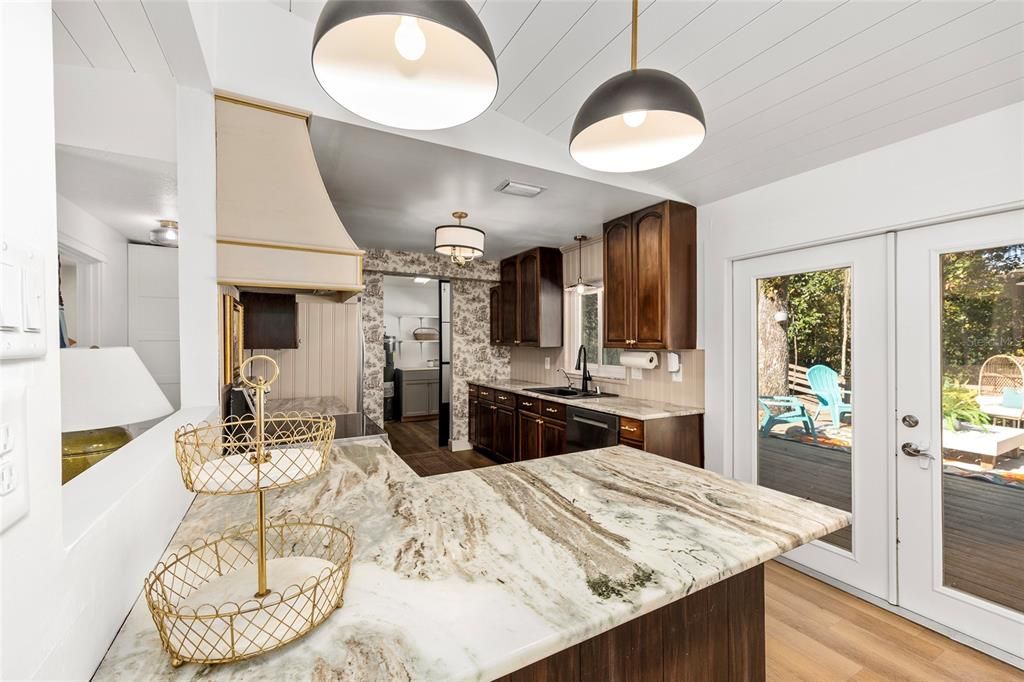 For Sale: $339,000 (2 beds, 2 baths, 1402 Square Feet)