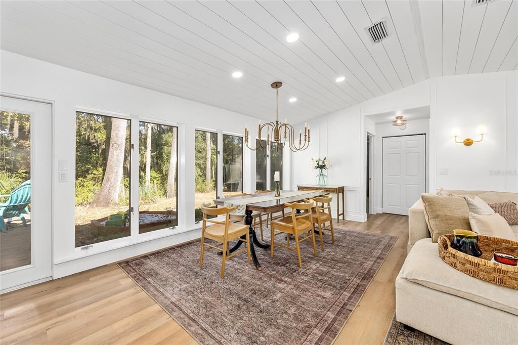 For Sale: $339,000 (2 beds, 2 baths, 1402 Square Feet)