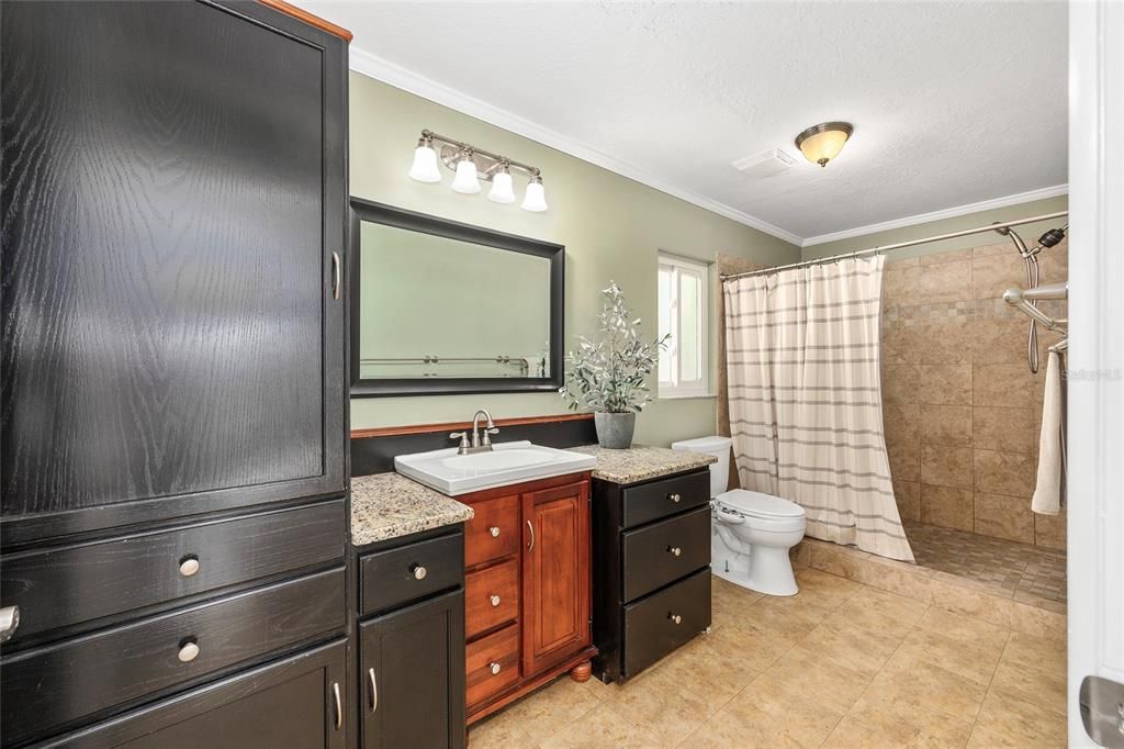 For Sale: $339,000 (2 beds, 2 baths, 1402 Square Feet)