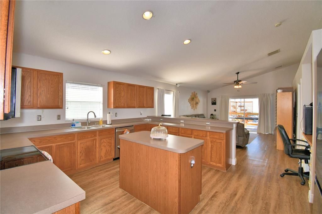 For Sale: $395,000 (3 beds, 2 baths, 1902 Square Feet)