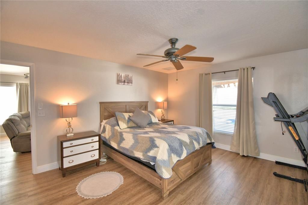 For Sale: $395,000 (3 beds, 2 baths, 1902 Square Feet)