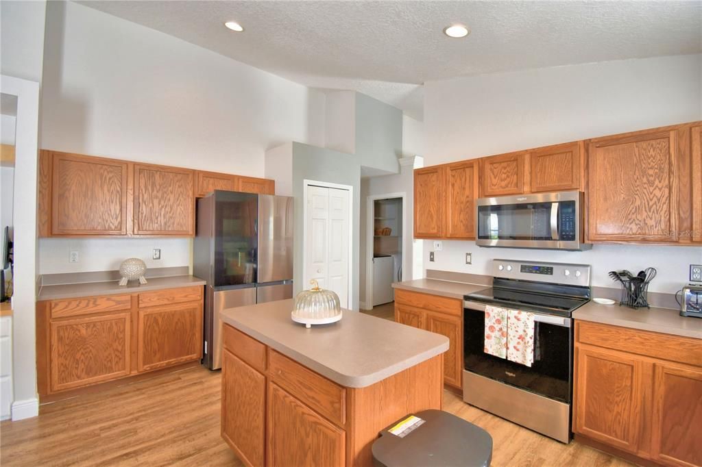 For Sale: $395,000 (3 beds, 2 baths, 1902 Square Feet)