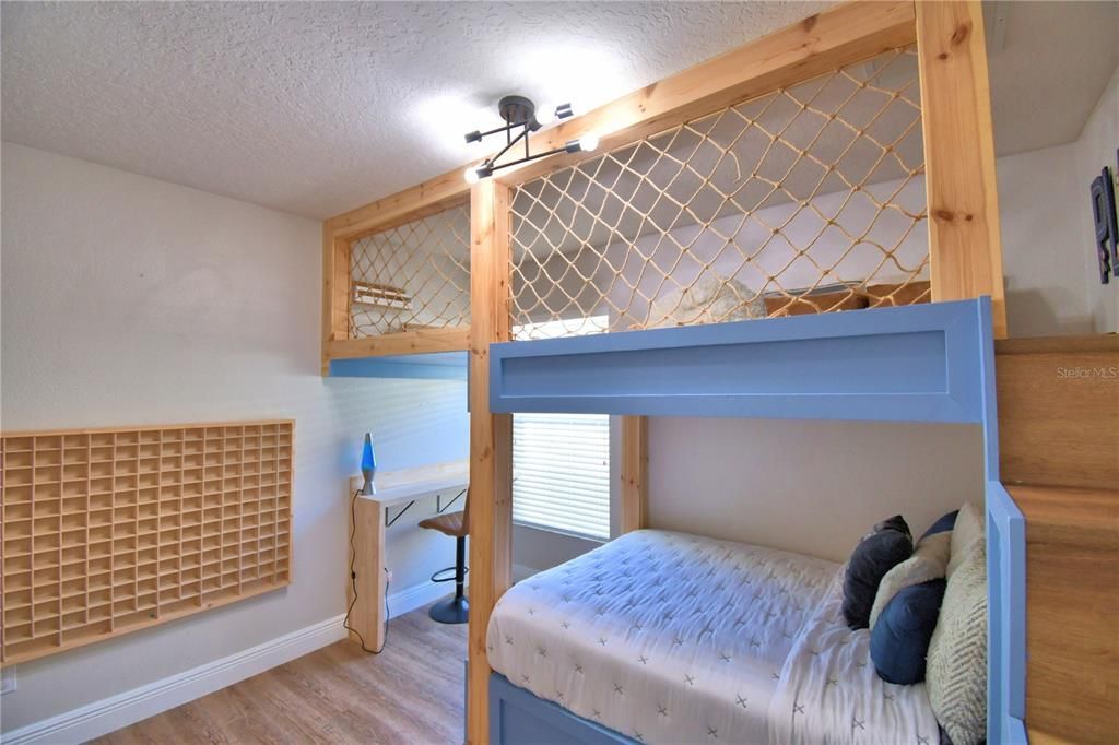 For Sale: $395,000 (3 beds, 2 baths, 1902 Square Feet)