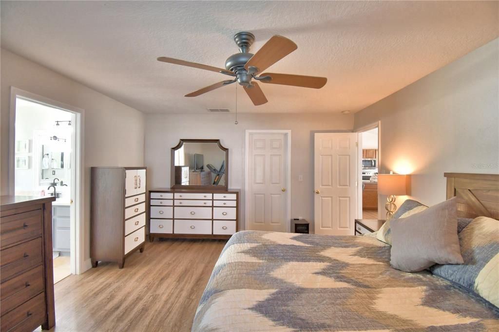 For Sale: $395,000 (3 beds, 2 baths, 1902 Square Feet)