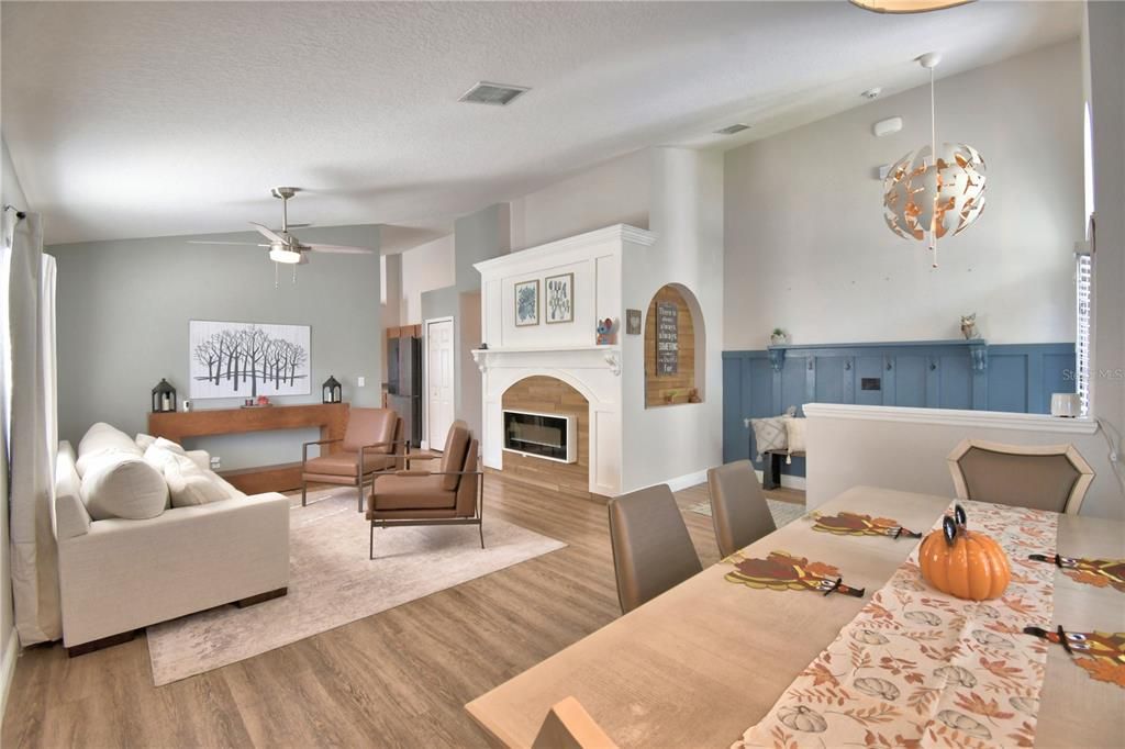 For Sale: $395,000 (3 beds, 2 baths, 1902 Square Feet)