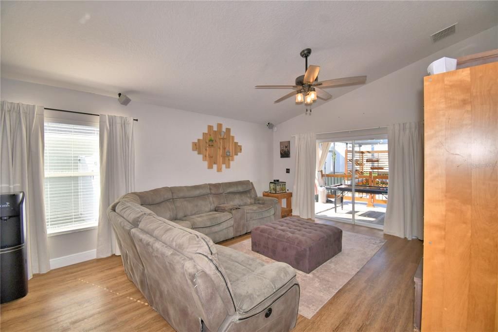 For Sale: $395,000 (3 beds, 2 baths, 1902 Square Feet)