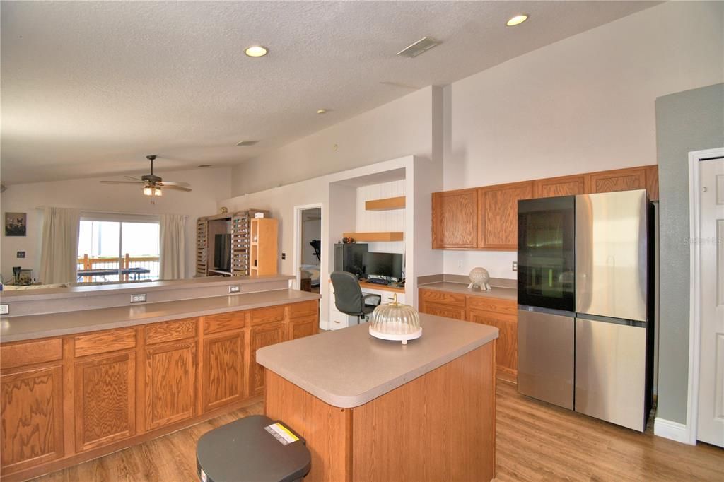 For Sale: $395,000 (3 beds, 2 baths, 1902 Square Feet)