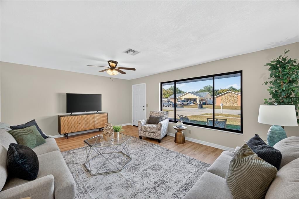 合同活跃: $475,000 (3 贝兹, 2 浴室, 1547 平方英尺)