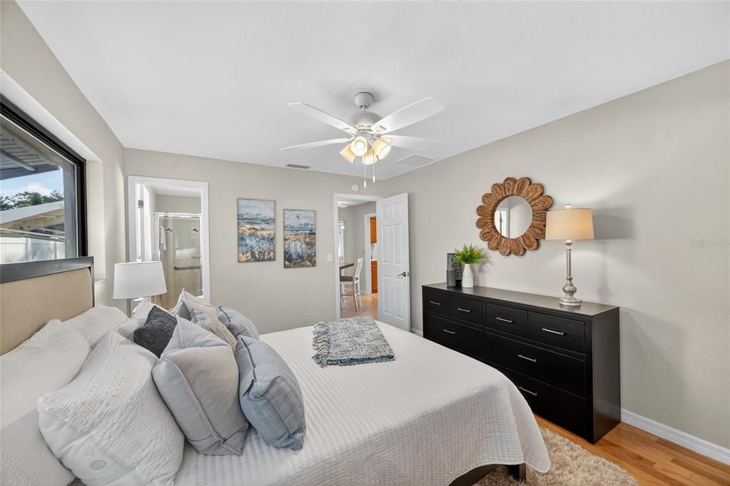 合同活跃: $475,000 (3 贝兹, 2 浴室, 1547 平方英尺)