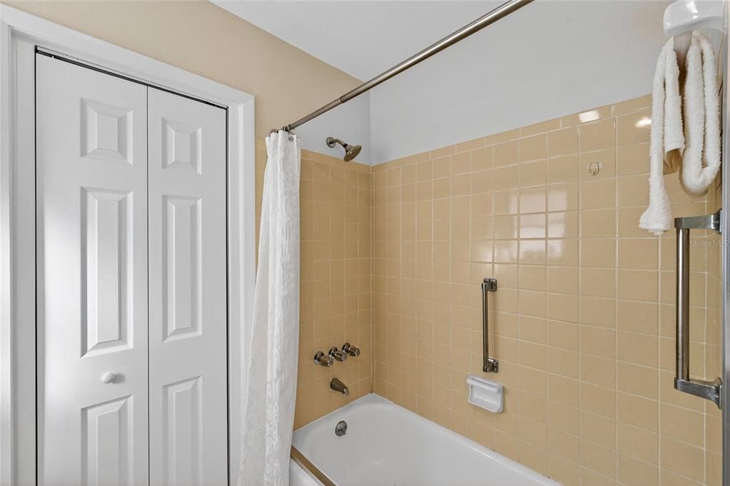 合同活跃: $475,000 (3 贝兹, 2 浴室, 1547 平方英尺)