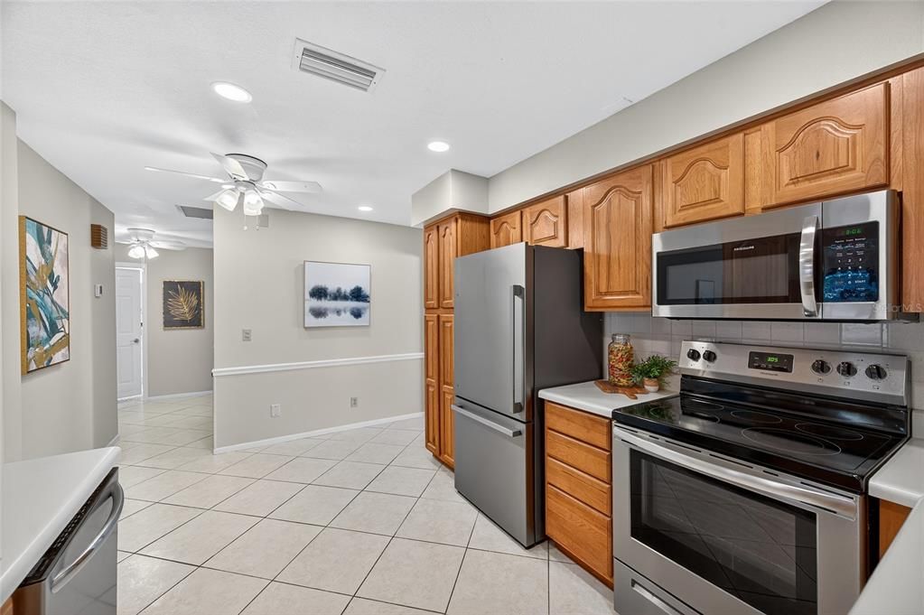 合同活跃: $475,000 (3 贝兹, 2 浴室, 1547 平方英尺)