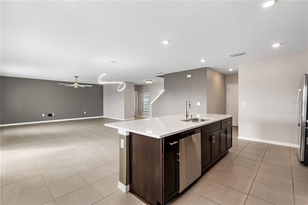 En Venta: $499,000 (4 camas, 2 baños, 2143 Pies cuadrados)