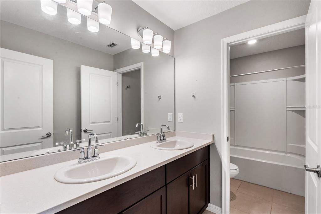 En Venta: $499,000 (4 camas, 2 baños, 2143 Pies cuadrados)