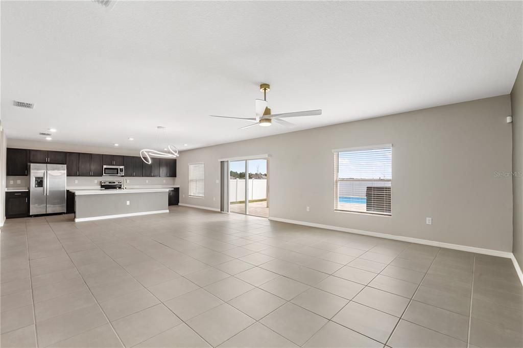 En Venta: $499,000 (4 camas, 2 baños, 2143 Pies cuadrados)