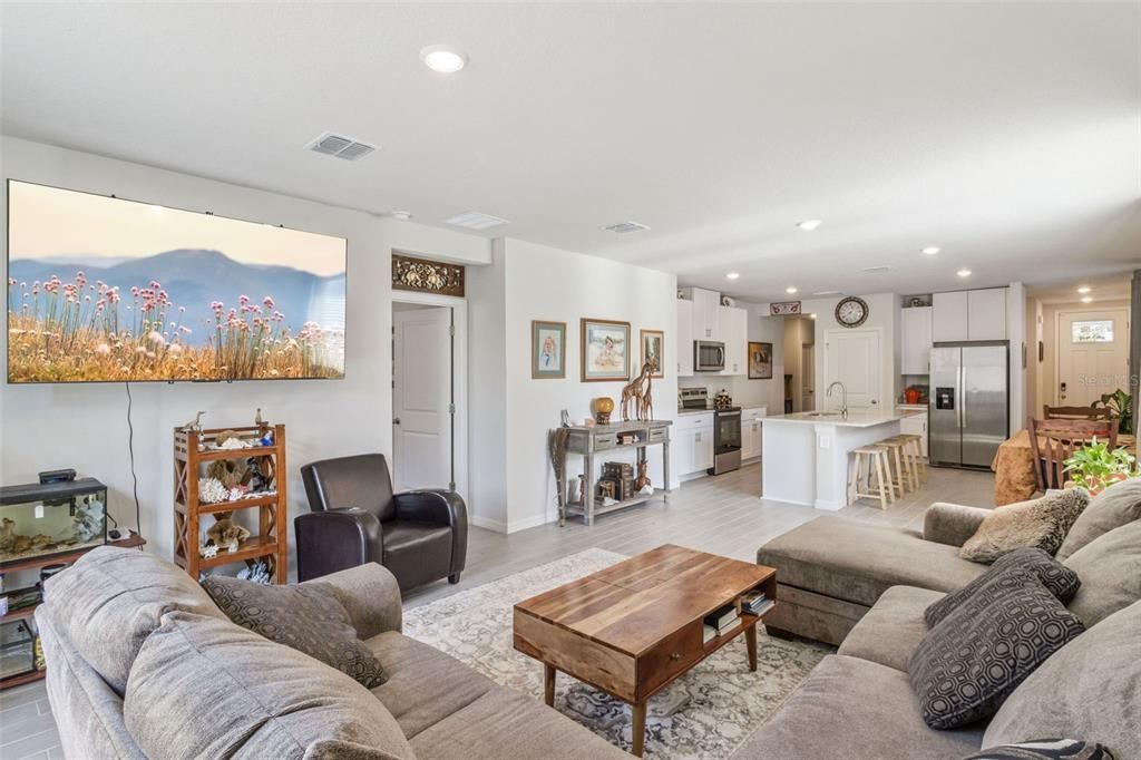 For Sale: $348,500 (4 beds, 2 baths, 1687 Square Feet)