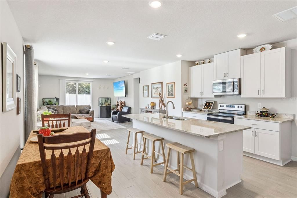 For Sale: $348,500 (4 beds, 2 baths, 1687 Square Feet)