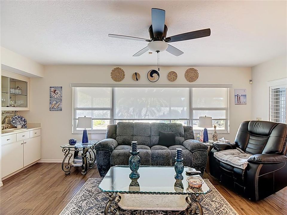 合同活跃: $345,900 (3 贝兹, 2 浴室, 3283 平方英尺)