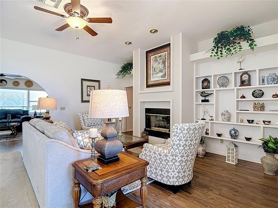 合同活跃: $345,900 (3 贝兹, 2 浴室, 3283 平方英尺)