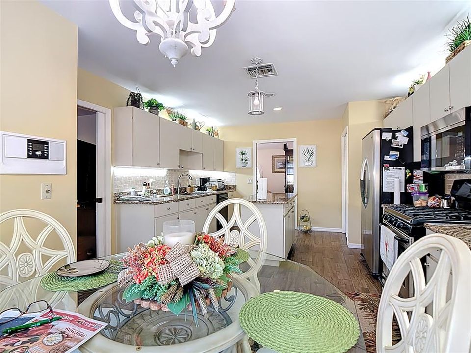 合同活跃: $345,900 (3 贝兹, 2 浴室, 3283 平方英尺)