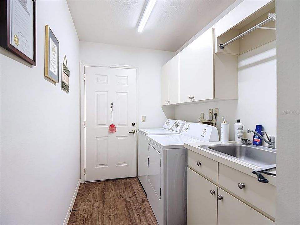 合同活跃: $345,900 (3 贝兹, 2 浴室, 3283 平方英尺)