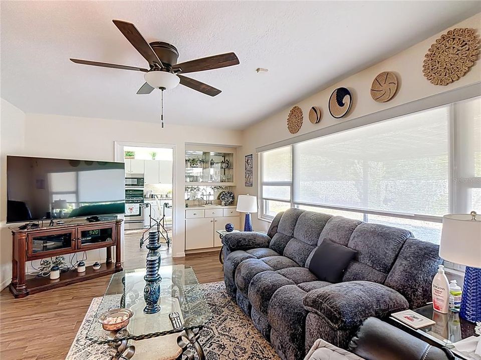 合同活跃: $345,900 (3 贝兹, 2 浴室, 3283 平方英尺)