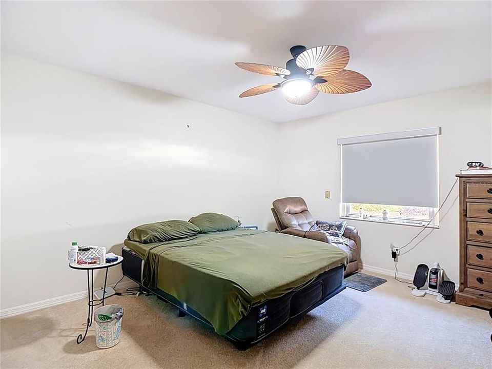 合同活跃: $345,900 (3 贝兹, 2 浴室, 3283 平方英尺)