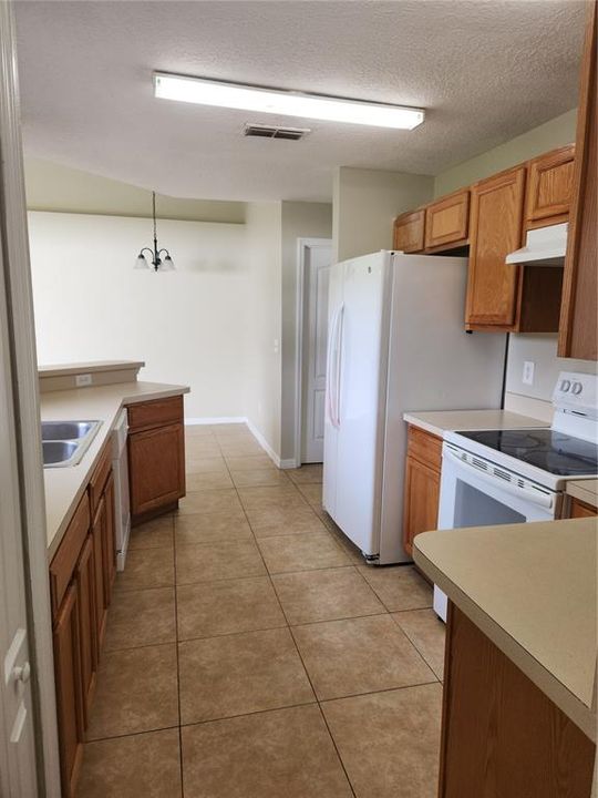 For Rent: $1,900 (4 beds, 2 baths, 1605 Square Feet)