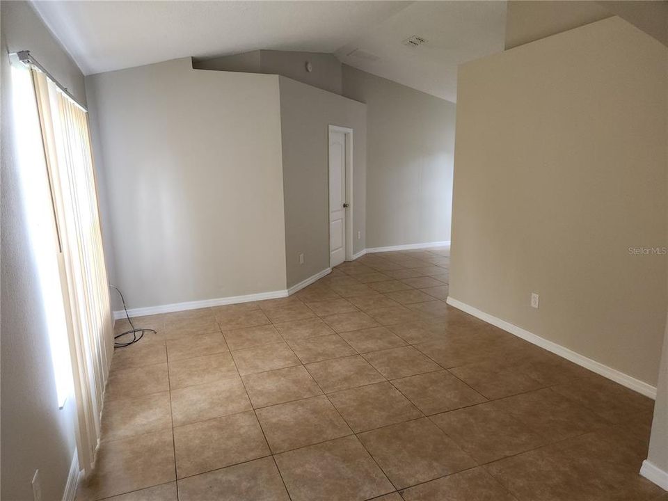 For Rent: $1,900 (4 beds, 2 baths, 1605 Square Feet)