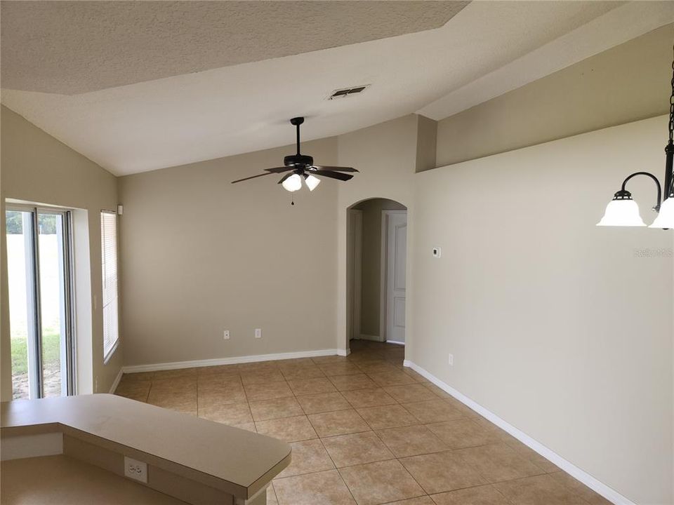 For Rent: $1,900 (4 beds, 2 baths, 1605 Square Feet)