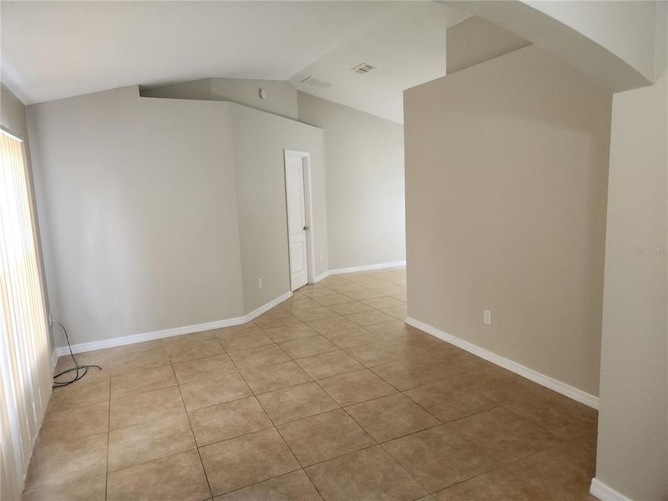 For Rent: $1,900 (4 beds, 2 baths, 1605 Square Feet)