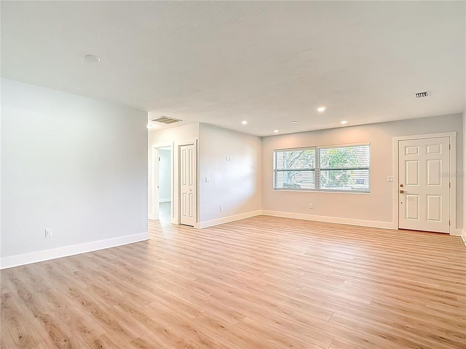 For Sale: $469,000 (2 beds, 2 baths, 1352 Square Feet)