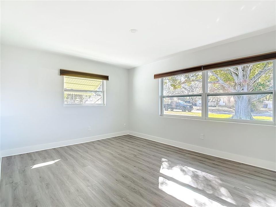 For Sale: $469,000 (2 beds, 2 baths, 1352 Square Feet)