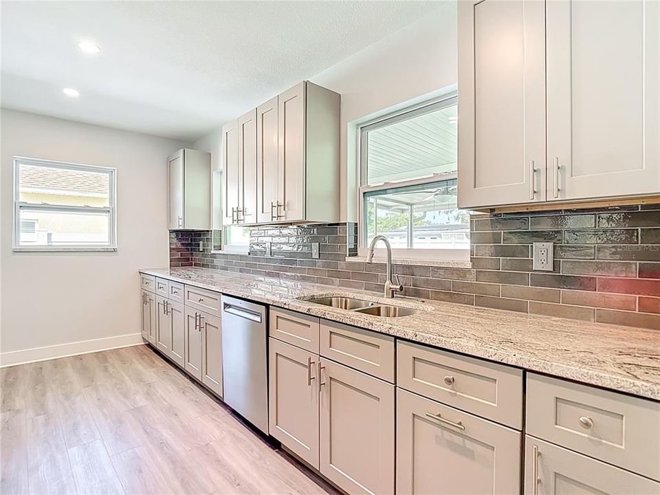 For Sale: $469,000 (2 beds, 2 baths, 1352 Square Feet)