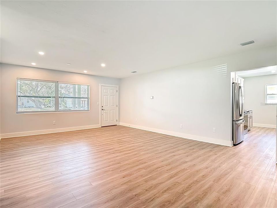 For Sale: $469,000 (2 beds, 2 baths, 1352 Square Feet)